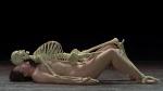 Marina Abramović, „Nude with Skeleton”, 2005, wideo 