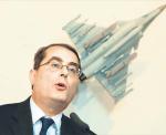 Antoine Bouvier jest od 2007 r. prezesem MBDA, europejskiej firmy produkującej systemy rakietowe. Wcześniej był szefem Astrium Satellites i wiceprezesem śmigłowcowego Eurocoptera. Zajmował wysokie stanowiska w firmach branży lotniczej i kosmicznej. Urodził się w 1959 r. w Paryżu. 