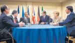 Prezydenci Francji Francois Hollande, Ukrainy Petro Poroszenko i USA Barack Obama oraz premier Wlk. Brytanii David Cameron, kanclerz Niemiec Angela Merkel i premier Włoch Matteo Renzi podczas wczorajszego spotkania na szczycie NATO 