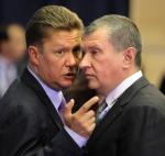 Prezes Gazpromu Aleksiej Miller (z lewej) i prezes Rosnieftu, były wicepremier Federacji Rosyjskiej, Igor Sieczyn  