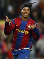Ronaldinho to mistrz świata z roku 2002, dwukrotny mistrz Ameryki Południowej, zwycięzca  Ligi Mistrzów 2006 z Barceloną. Dwukrotnie uznany za piłkarza roku przez FIFA (2004, 2005); magazyn „France Football” w 2005 r. nagrodził go Złotą Piłką. Ma obywatelstwo brazylijskie i hiszpańskie.