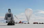 Podniesienie teleskopu przez balon to dość skomplikowana operacja, tak jak ta sfotografowana rok temu na Antarktydzie