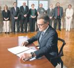 Premier rządu Katalonii Artur Mas podpisał dekret o referendum niepodległościowym wbrew ostrzeżeniom Madrytu. 