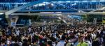 Zbuntowane miasto. Demonstranci od zeszłej soboty zajmują biznesową dzielnicę Mong Kok. Dziesiątki tysięcy głównie młodych ludzi pozostają na ulicach nawet w nocy