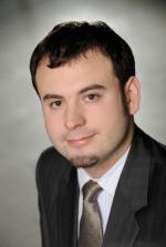 Michał  Jabłoński, senior associate w kancelarii Dentons, specjalizuje się  w postępowaniach administracyjnych  i sądowoadministracyjnych