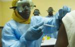 Jedną z testowanych szczepionek wstrzyknięto już trzem lekarzom  w Mali