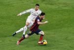 Cristiano Ronaldo i Leo Messi napędzają dziś nie tylko Real i Barcelonę, ale cały futbolowy świat /