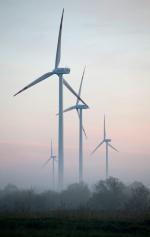 Ustawienie farmy wiatrowej wymaga zazwyczaj zmiany planu zagospodarowania. Według CBA przyjmowanie za to pieniędzy od inwestorów jest niedopuszczalne 