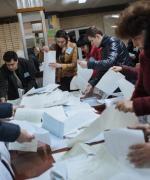 Liczenie głosów w komisji wyborczej w Kramatorsku na wschodzie Ukrainy