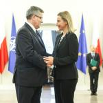 Federica Mogherini z pierwszą wizytą przyjechała do Warszawy, aby pokazać, że liczy się  ze stanowiskiem Polski w sprawie Rosji. Na zdjęciu z prezydentem Bronisławem Komorowskim