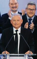 Jarosław Kaczyński (na zdjęciu podczas wieczoru wyborczego) przyznał, że jego partię czeka jeszcze sporo pracy, by za rok objąć samodzielne rządy w Polsce