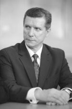 Oskarżony o seksualne molestowanie urzędniczek i gwałt na jednej z nich prezydent  Olsztyna Czesław Małkowski  powalczy w drugiej turze  wyborów prezydenckich 