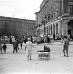 Plac Centralny (obecnie pl. Centralny im. R. Reagana) – kiermasz książki; lata 60. XX w. 