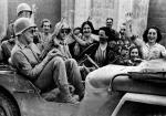 5 armia US wkracza do Livorno w Toskanii, 19 lipca 1944 r. Mieszkańcy spontanicznie wiwatują