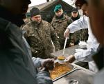 Polowe danie polskiego żołnierza musi mieć wyrazisty smak. Nie da się przy tym pominąć pieczywa i zupy