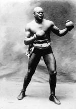  Jack Johnson był pierwszym czarnoskórym bohaterem Ameryki. Bronił mistrzostwa świata siedem razy