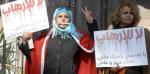 Solidarne z ofiarami paryskiego zamachu uczestniczki demonstracji w Tunisie