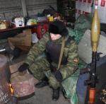 Rosyjski separatysta na posterunku na pierwszej linii w okolicach Doniecka 