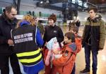 Lotnisko pod Malborkiem. Odprawa paszportowa jednej z rodzin, które we wtorek przyleciały z Donbasu