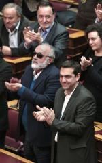 Lider Syrizy Aleksis Cipras (po prawej  w pierwszym rzędzie) zapewnia,  że chce utrzymania Grecji w unii walutowej