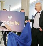 Janusz Korwin-Mikke zaprezentował w Sejmie logo swojej kampanii prezydenckiej, ale na znak partii ma być ogłoszony internetowy konkurs.