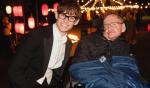 Eddie Redmayne i Stephen Hawking spotkali się na planie „Teorii wszystkiego”. Film od piątku na ekranach