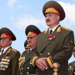 Łukaszenko kilka lat temu podczas defilady w Mińsku
