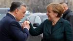 Rycerski gest. Spotkanie Viktora Orbána z Angelą Merkel otrzymało uroczystą oprawę podkreślającą rangę wizyty
