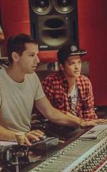 Mark Ronson i Bruno Mars w studiu