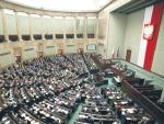 Na posiedzeniu 15 stycznia 2015 r. Sejm uchwalił ustawę o zmianie ustawy – Prawo o ustroju sądów powszechnych. Po poprawkach wprowadzonych 7 lutego 2015 r. na XX posiedzeniu przez Senat, wraca ona do Sejmu. Mimo zgłaszanych z zewnątrz zastrzeżeń, zostanie zapewne przyjęta