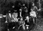 Julian Marchlewski (w środkowym rzędzie, drugi od prawej) spopiela Polskę w roku 1920