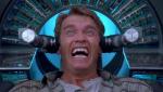 Arnold Schwarzenegger – filmowy Douglas Quaid i agent Hauser – podczas wszczepiania wspomnień („Pamięć absolutna”)