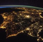 Podpis człowieka – oświetlenie miast. Półwysep Iberyjski w nocy widziany z kosmosu