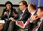 Wiceminister gospodarki Ilona Antoniszyn-Klik wraz z innymi uczestnikami debaty. Fot. Adam Kozak