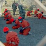11 stycznia  2002 r. pierwsi więźniowie przeniesieni  z Afganistanu przybyli do Guantanamo, więzienia na terenie  bazy Marynarki Wojennej USA  na terytorium Kuby