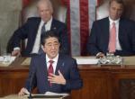 Premier Shinzo Abe w czasie środowego emocjonalnego przemówienia w Kongresie USA 