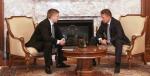 Aleksiej Miller, szef Gazpromu (z prawej) w rozmowie  z Andrijem Kobolevem, szefem Naftohazu