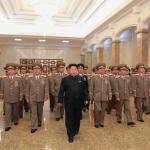 Kim Dzong Un wśród północno-koreańskiej generalicji