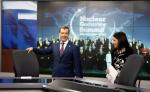 Rosja nie oszczędza na propagandzie Na zdj. z 2010 r. prezydent Dmitrij Miedwiediew w oddziale Russia Today w Waszyngtonie