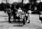 Lody w Lasku Bulońskim takie pyszne... Beztroskie lato roku 1940  w Paryżu