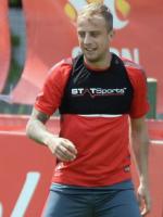 Kamil Grosicki jest piłkarzem francuskiego klubu Rennes. Poprzednio grał w tureckim Sivassporze. W reprezentacji Polski od roku 2008 rozegrał 27 spotkań, strzelił dwie bramki. 