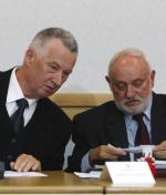 Po skandalu z wyborami samorządowymi do dymisji podali się m.in. przewodniczący PKW Stefan Jaworski (z lewej) i szef KBW Kazimierz Czaplicki (zdjęcie z 2011 r.)  