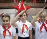 Po rosyjskiej aneksji Krymu na półwysep powracają tradycje komunistyczne. Na zdjęciu: pionierki z Symferopola