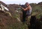 Ukraińskie pozycje pod Szyrokinem – snajper z batalionu „Donbass” przygląda się rosyjskim okopom