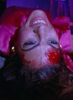 Piękna Eva Mendes (Cat) też musiała ociekać krwią
