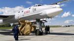Strategiczny bombowiec Tu-95 wraca do bazy w miejscowości Engels po kapitalnym remoncie