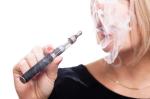 Światowa Organizacja Zdrowia ostrzega przed e-papierosami