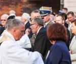 Prezydent Bronisław Komorowski przyjął komunię świętą po podpisaniu ustawy o in vitro  31 lipca 2015 r., podczas uroczystości w rocznicę wybuchu Powstania Warszawskiego 