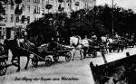 Ostatnie dni lipca 1915 roku, karawana koników w hołoblach wywozi rosyjskie archiwa. Warszawa – we łzach