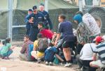 Obóz w pobliżu granicy węgiersko-serbskiej. Europę szturmują tysiące imigrantów 